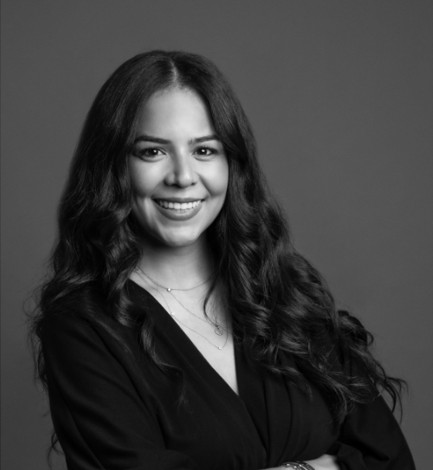 black and white portrait of Amanda Nieves