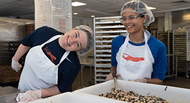 FIT student volunteers making food in food kitchen