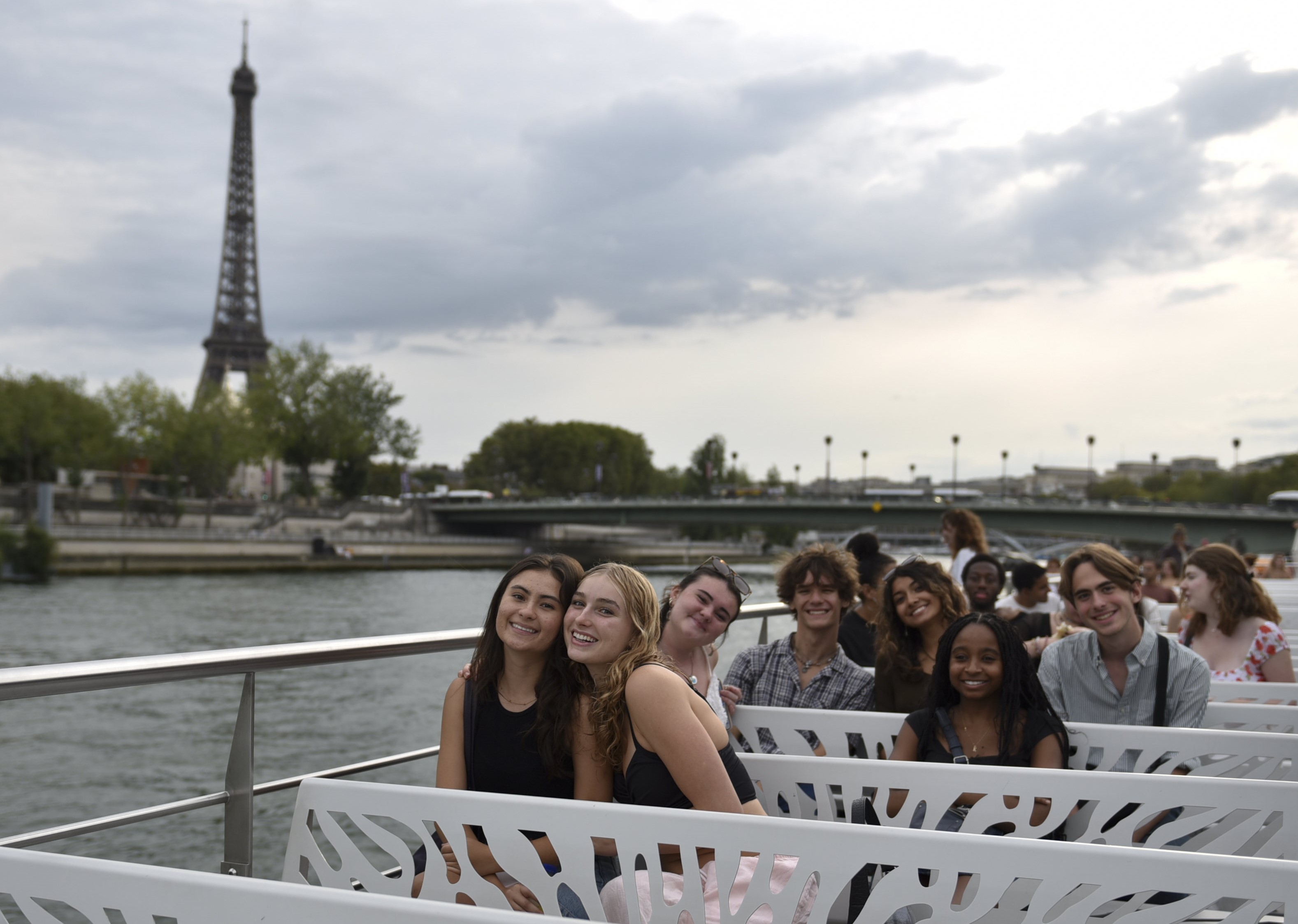 Students on boat in front of the Eiffel Tower