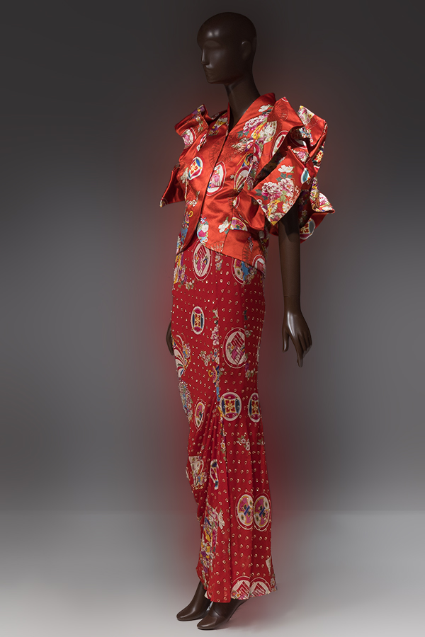 Floor-length skirt and matching short sleeve jacket in red silk chinoiserie print